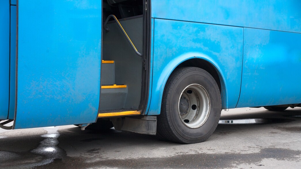 ביקש סיוע מנשים באוטובוס “בגלל חרדה” – ונעצר בחשד שהטריד