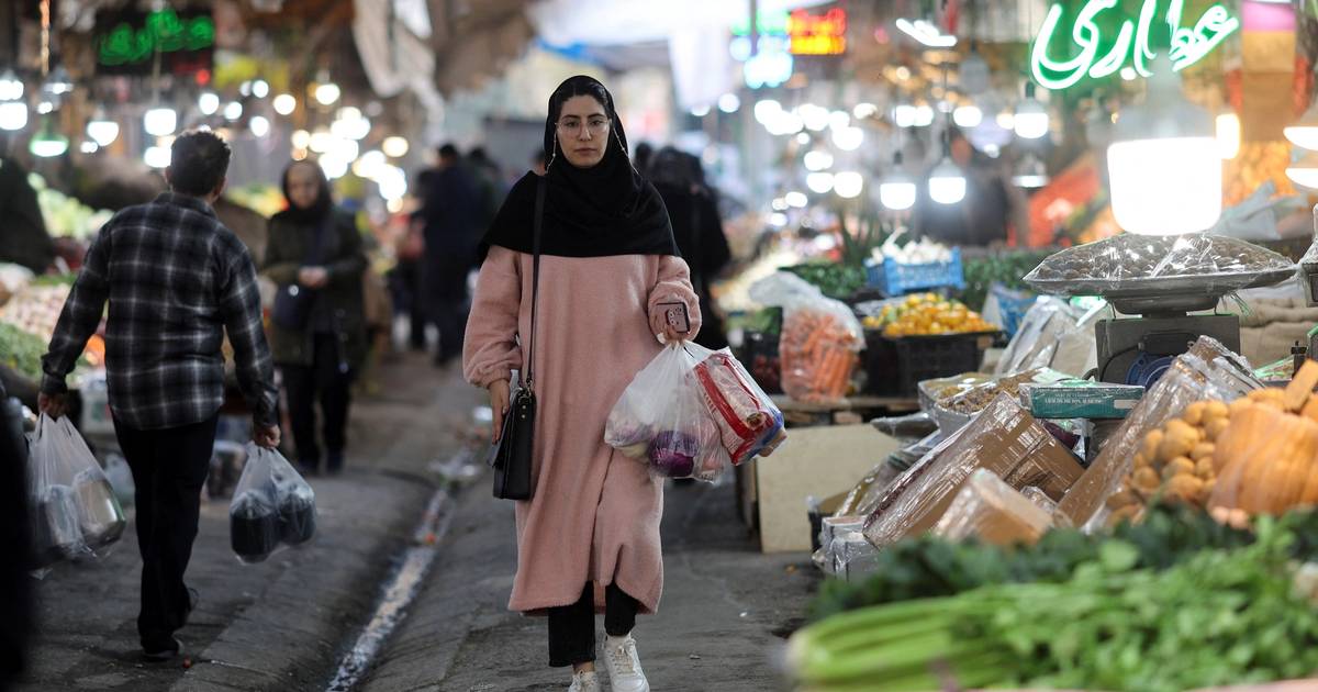 One gram of gold now equals a month’s wage for Iranian workers – ایران اینترنشنال