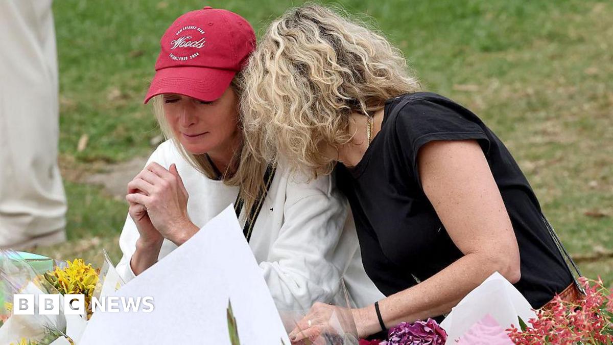 Bondi live updates: Shooting suspects travelled to Philippines month before attack, police say Bondi live updates: Shooting suspects travelled to Philippines month before attack, police say