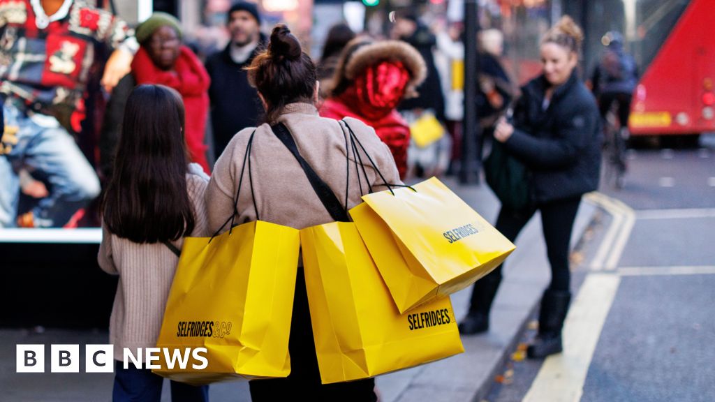 London’s West End bucks Christmas shopping trends