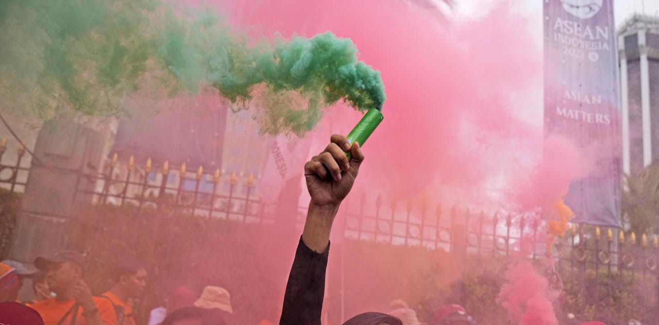 Inequality alone doesn’t cause civil unrest – but internet access adds the crucial spark Inequality alone doesn’t cause civil unrest – but internet access adds the crucial spark