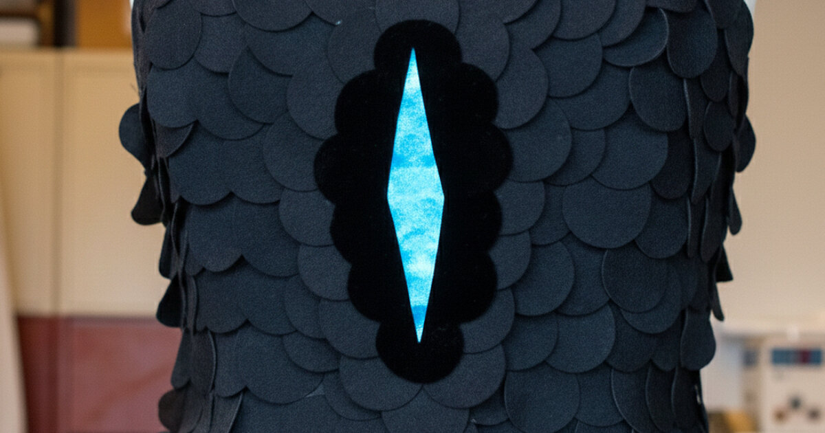 bird’s ultrablack feathers inspires the darkest fabric ever made