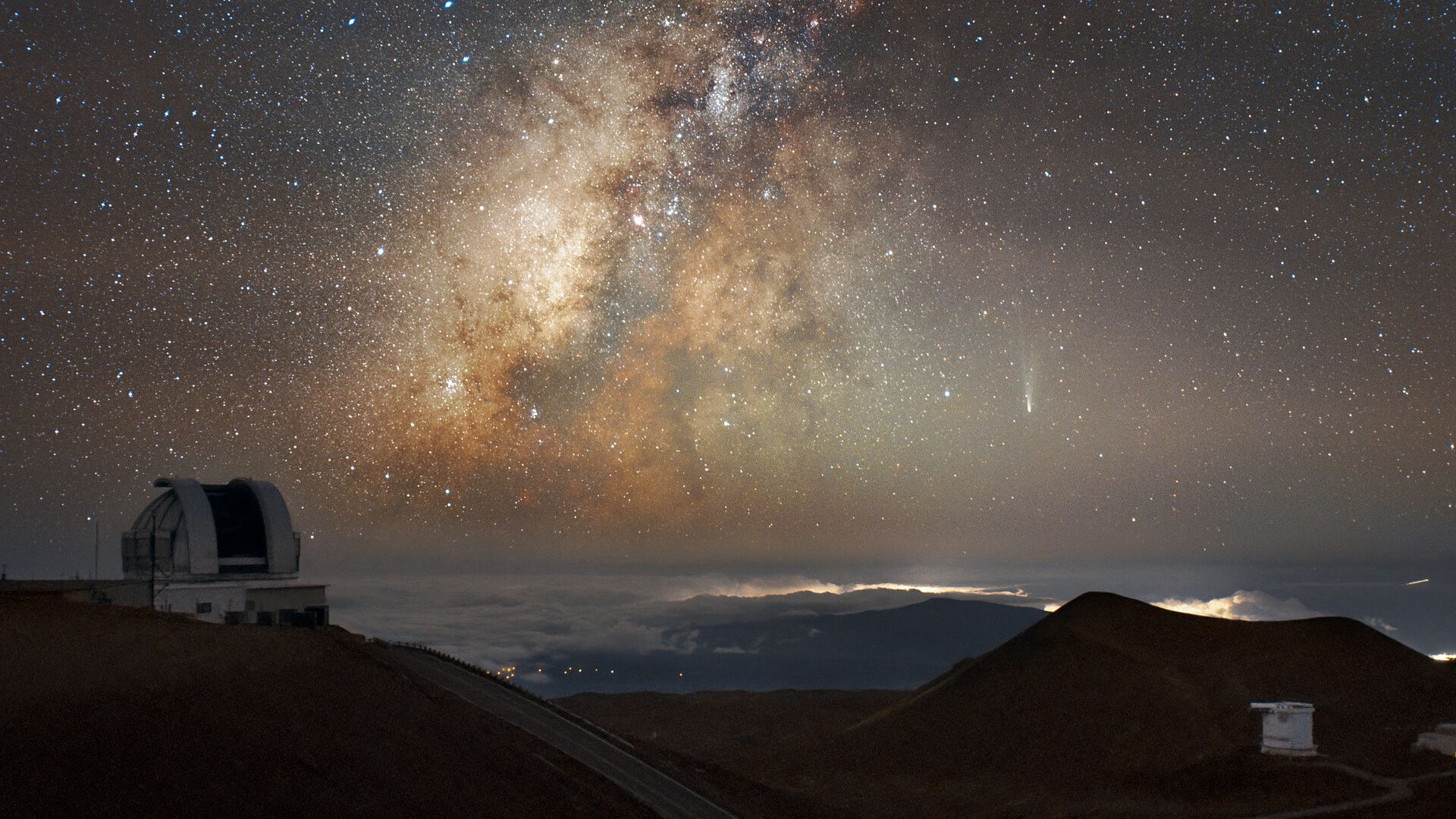 Comet Lemmon and Milky Way spotted over Hawaii photo of the day for Dec. 12, 2025