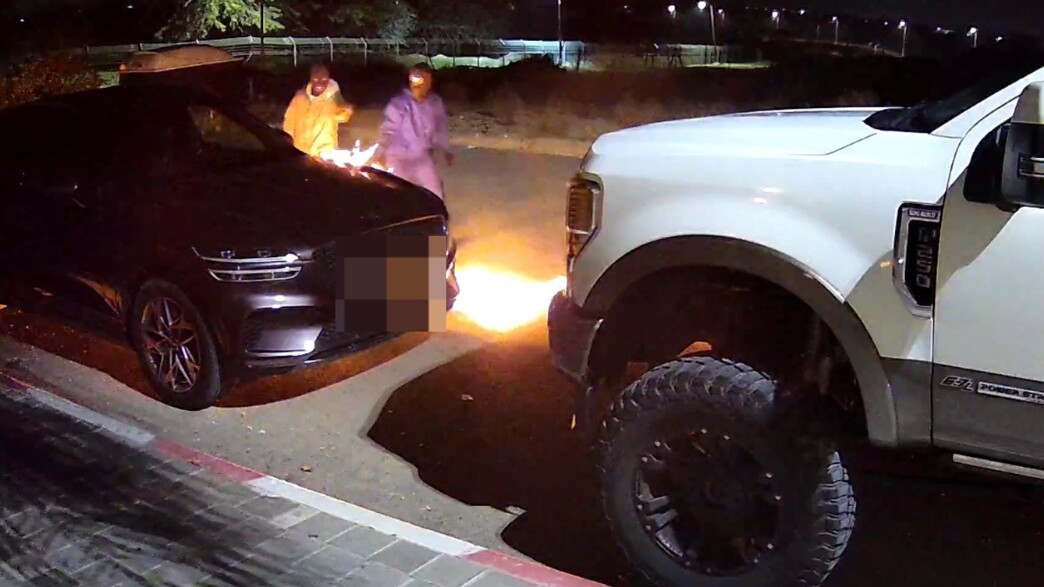 התושבים טוענים: רעולי פנים פרצו ליישוב והשחיתו כלי רכב