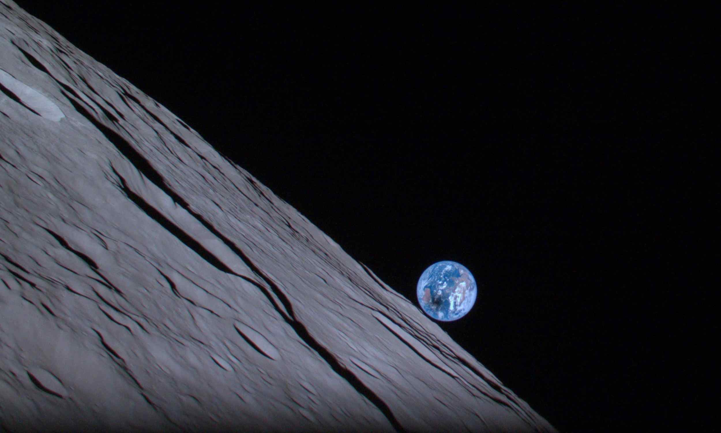 Beautiful Earth photo taken before spacecraft crashed on the Moon
