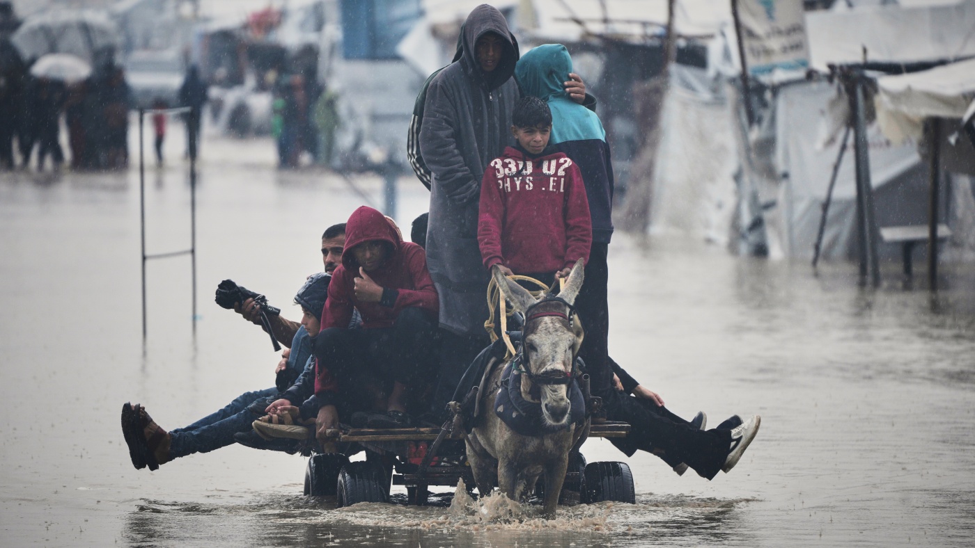 Search efforts for body of last Israeli hostage in Gaza delayed due to bad weather : NPR