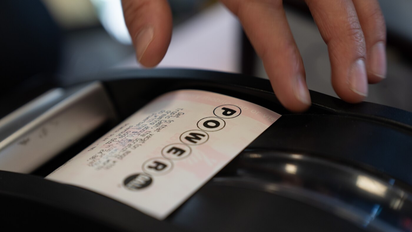 Powerball’s .7B jackpot could make Christmas Eve unforgettable : NPR