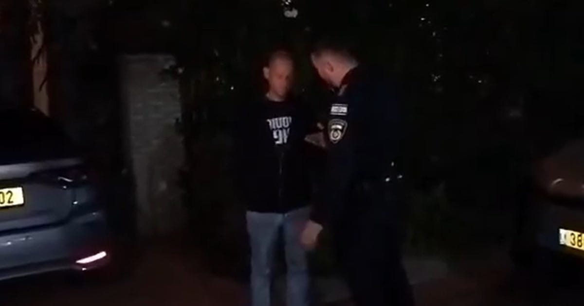 בית המשפט: המשטרה עצרה בלי הצדקה מפגין שהדליק נרות חנוכה מול ביתו של קיש – משפט ופלילים