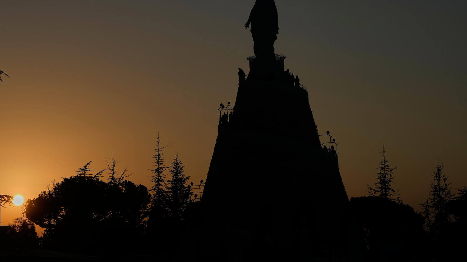 Pope Leo XIV’s visit highlights Christian resilience in Lebanon despite regional turmoil