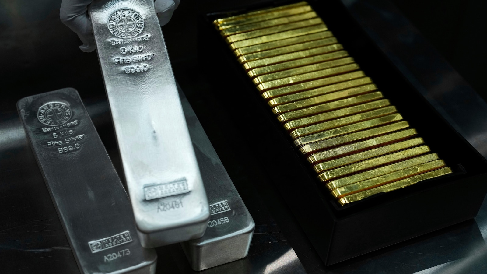 Surging silver and gold slide after CME raises margin requirements Surging silver and gold slide after CME raises margin requirements