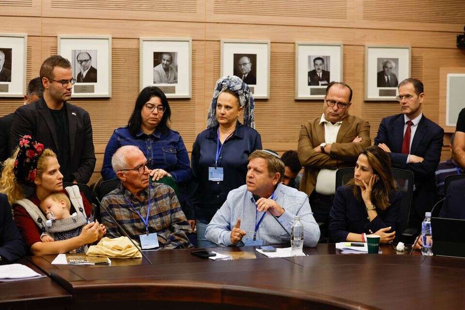 חוק הגיוס מתפורר? ח”כים מהקואליציה הודיעו שיתנגדו; לפיד לביסמוט: “נשארת לבד”