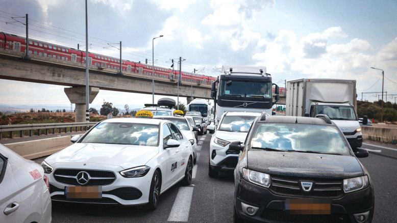 בעקבות הפגנות החרדים: חשש מפקקי ענק במרכז בעקבות הפגנות החרדים: חשש מפקקי ענק במרכז