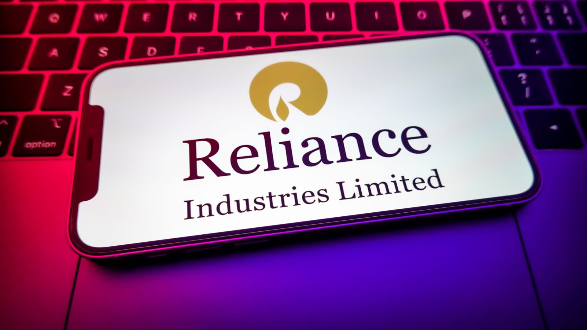 India’s largest company, Reliance, faces the biggest challenge at home India’s largest company, Reliance, faces the biggest challenge at home