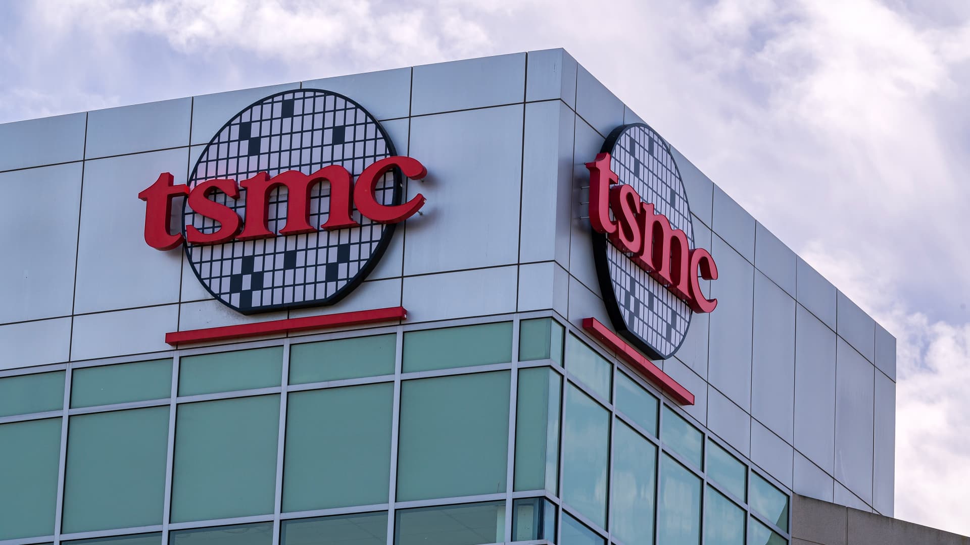 TSMC fourth-quarter profit beats estimates, soaring 35%, as AI chip demand stays strong TSMC fourth-quarter profit beats estimates, soaring 35%, as AI chip demand stays strong
