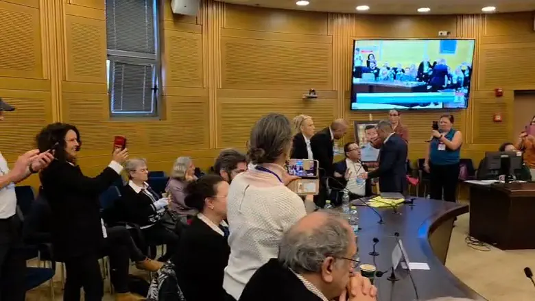 פרופ’ לוין נזרק מהוועדה: “בריונות” פרופ’ לוין נזרק מהוועדה: “בריונות”