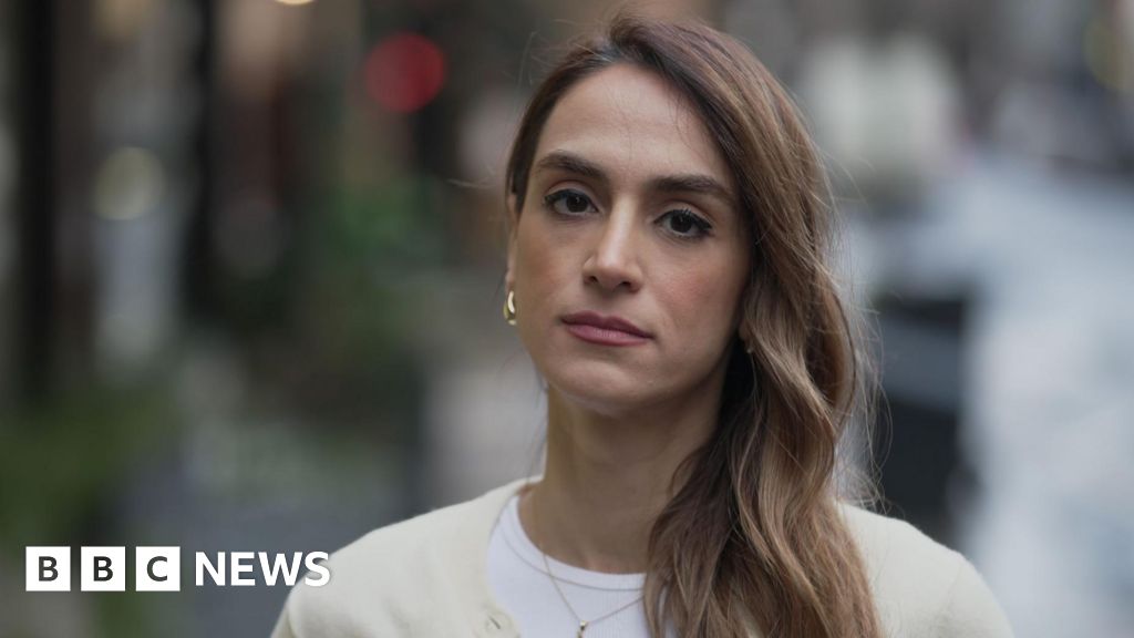 Iran protests: Fears and hopes for Londoners' families at home – BBC