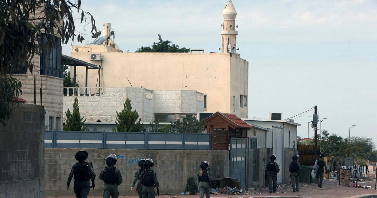 שוטרים ירו למוות בתושב תראבין; המשטרה: הוא סיכן את הכוח בזמן מעצר חשודים – חדשות היום שוטרים ירו למוות בתושב תראבין; המשטרה: הוא סיכן את הכוח בזמן מעצר חשודים – חדשות היום