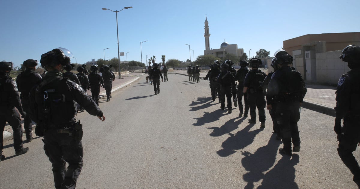 המשטרה הופכת את תראבין לכלא ללא סורגים שמתפוצץ מאלימות – מדיני ביטחוני