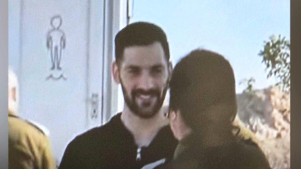 שורד השבי בחשיפה מפתיעה: כך עישנתי סיגריות בעזה שורד השבי בחשיפה מפתיעה: כך עישנתי סיגריות בעזה