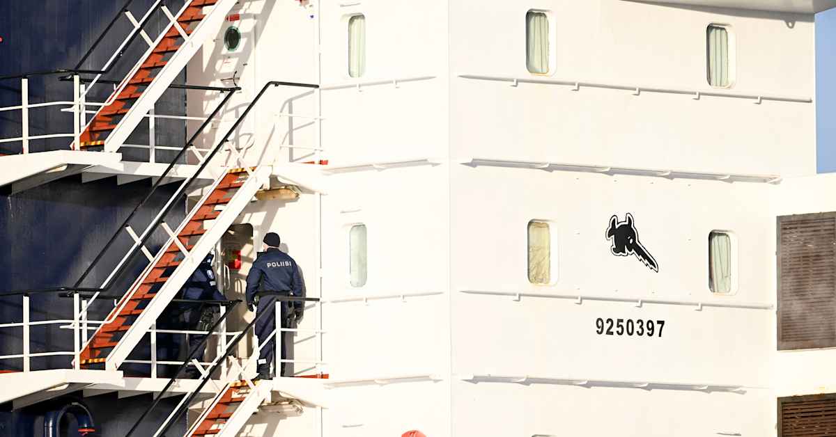 Finnish police arrest two crew members on ship suspected of cable sabotage | Yle News