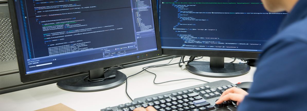 BlackBerry (TSX:BB) Valuation Check As Mixed Returns Contrast With High P/E And DCF Upside Estimate