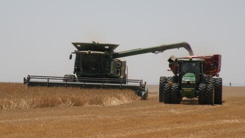 IDF borrows farming equipment for Gaza border work, prompting rare internal dispute