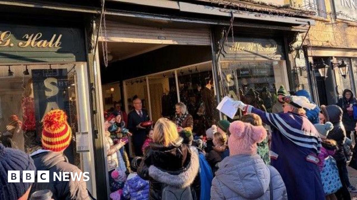 Driffield crowds brave cold to keep New Year Scrambling tradition