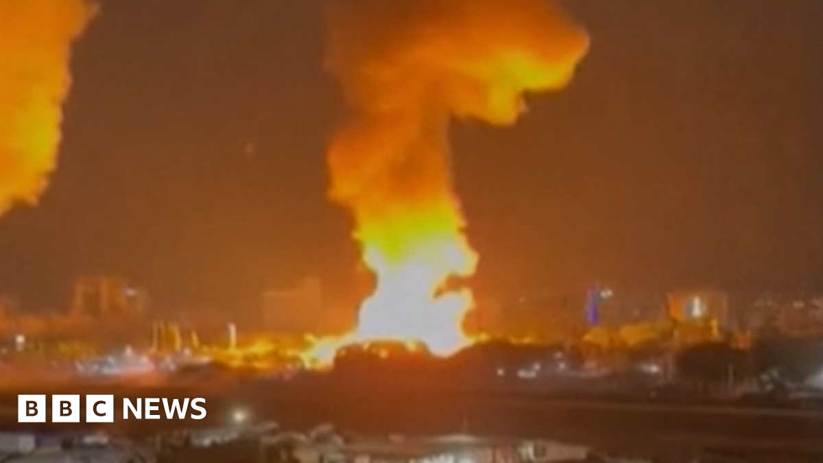 Trump says US has “captured” Venezuelan President Maduro and his wife in “large scale strike” – latest Trump says US has “captured” Venezuelan President Maduro and his wife in “large scale strike” – latest