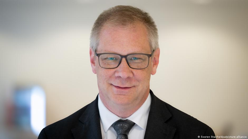 State antisemitism commissioner’s house attacked – DW – 01/04/2026