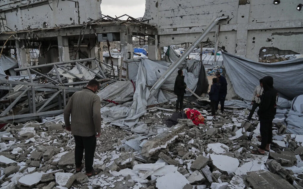 Howling winds send walls crashing down on Gaza tent camps, killing four Howling winds send walls crashing down on Gaza tent camps, killing four
