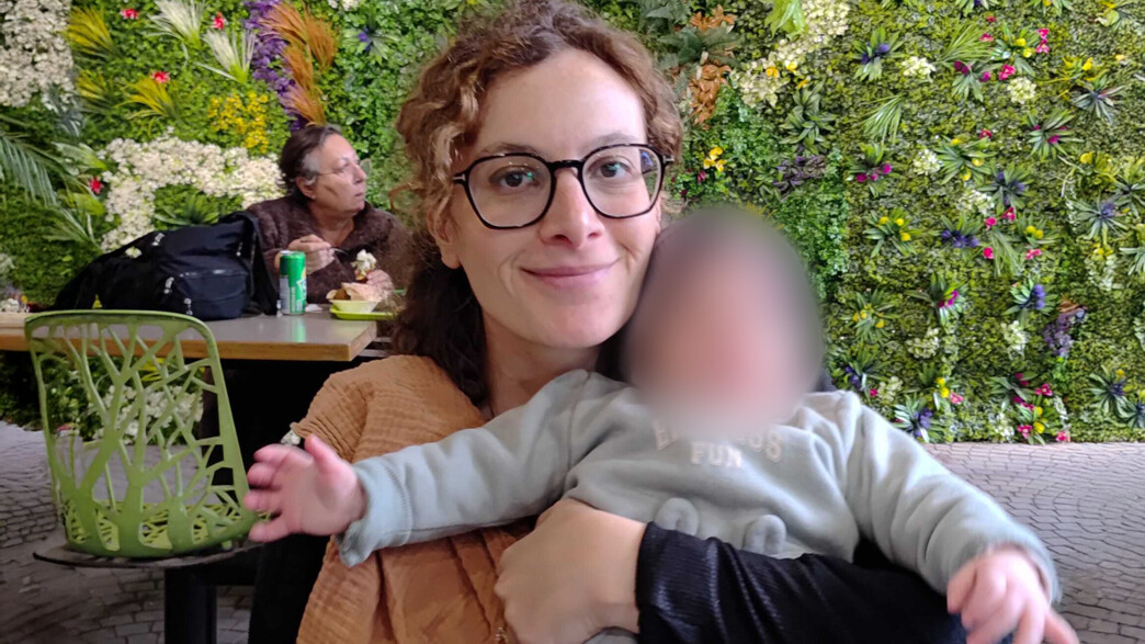 התבקשה לצאת מבית הקפה כי הניקה את התינוק שלה התבקשה לצאת מבית הקפה כי הניקה את התינוק שלה