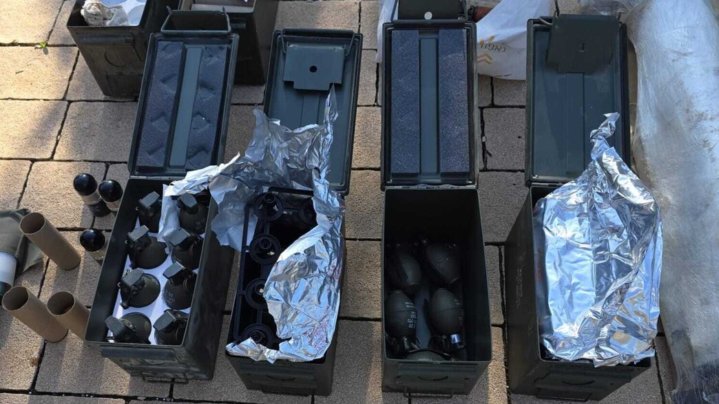 מצבור נשק ענק שעל פי החשד נגנב מצה”ל נחשף ברכב בצפון מצבור נשק ענק שעל פי החשד נגנב מצה”ל נחשף ברכב בצפון