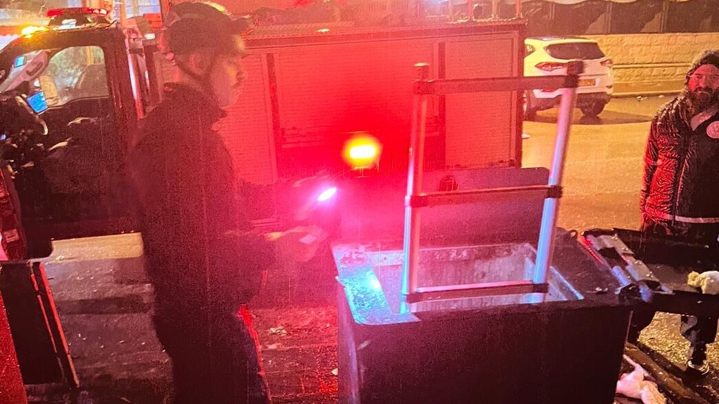 באר שבע: אישה חולצה מבור של פח מוטמן