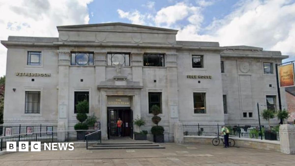 Golden Beam Wetherspoons applies for late licence after Otley Run ban