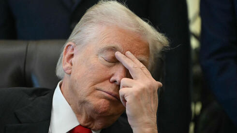 Falls asleep in meetings, struggles to hear, bruised by a ‘high-five’: signs of Trump