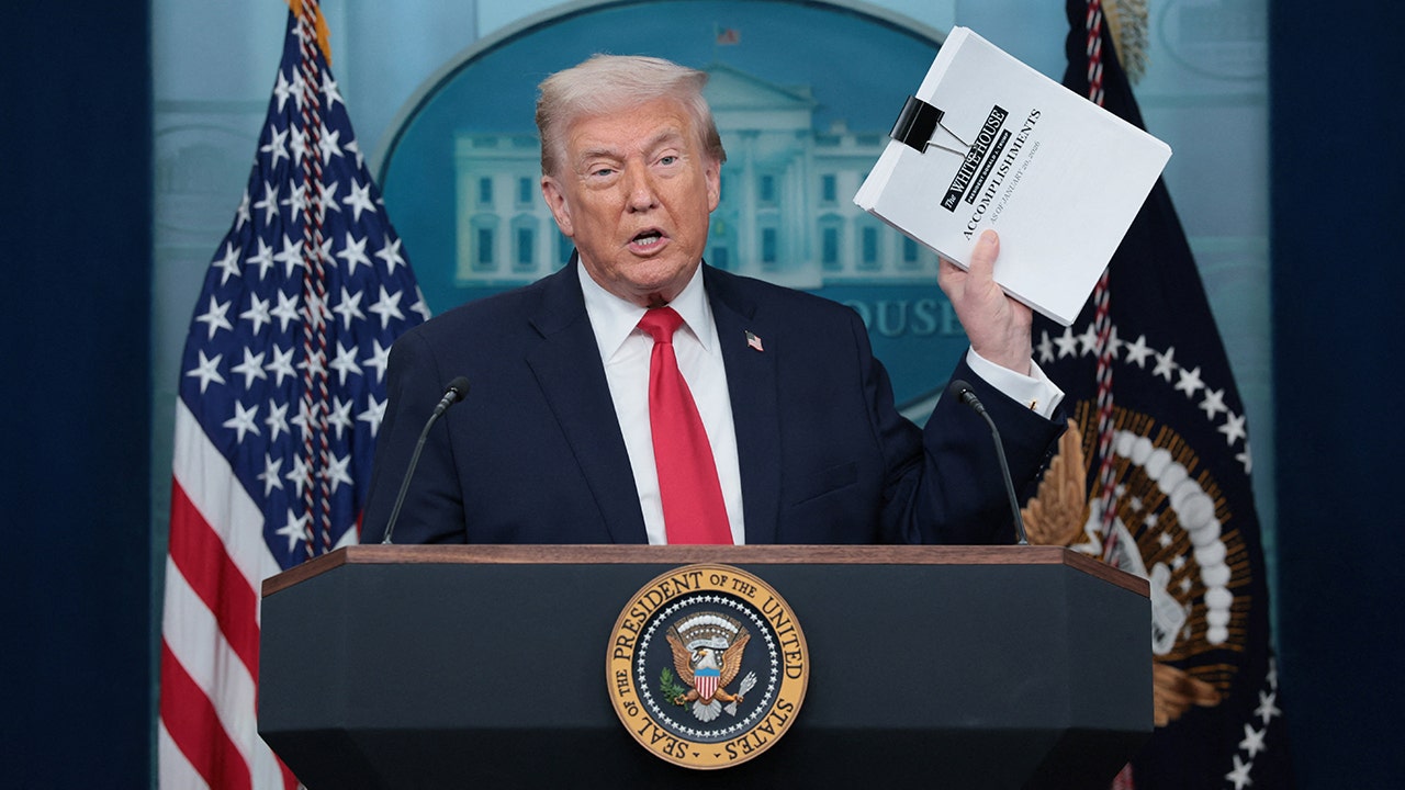 Trump appears at White House briefing on 1-year anniversary of inauguration Trump appears at White House briefing on 1-year anniversary of inauguration