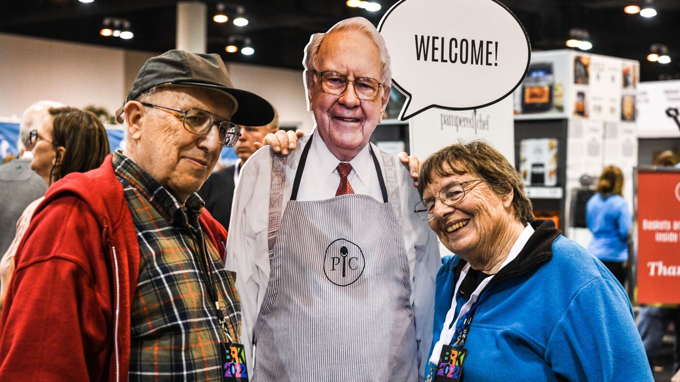 Warren Buffett officially retires as Berkshire Hathway’s CEO : NPR