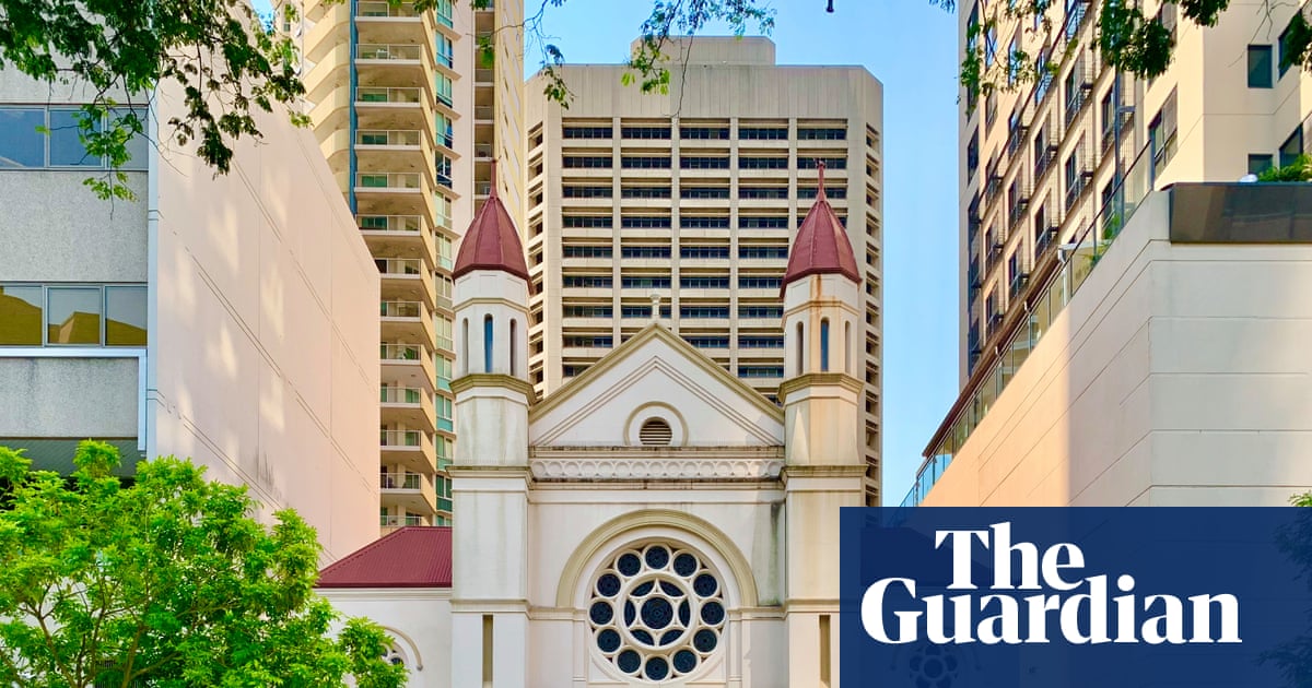 Man charged with hate crime after allegedly ramming gates of Brisbane synagogue with ute | Brisbane