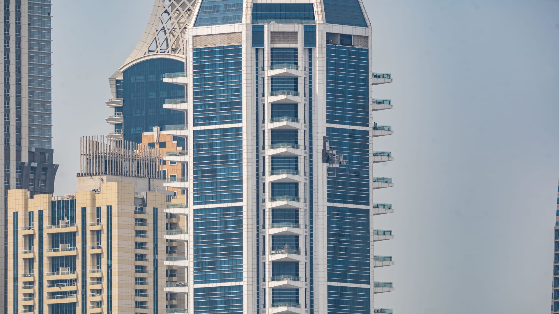 Attacks on Gulf countries continue, Israeli strikes intensify