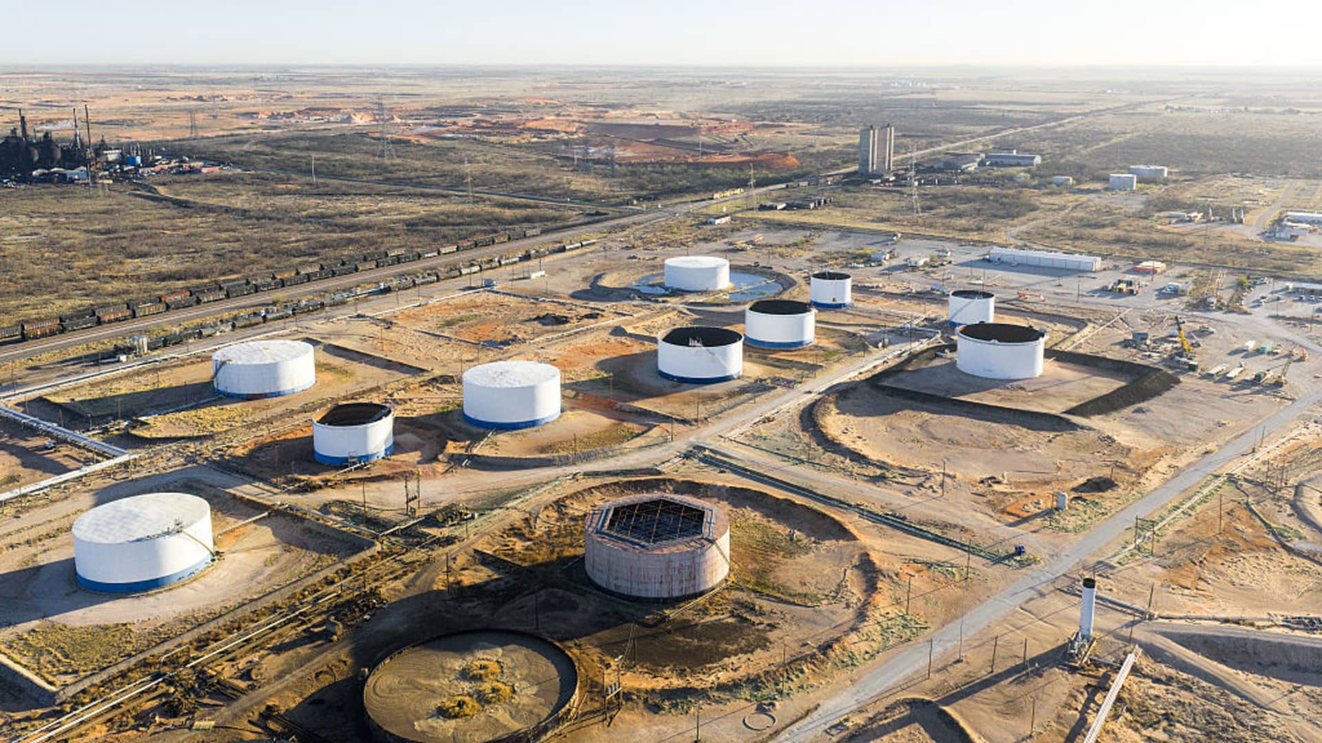 Oil prices whipsaw as Trump’s Hormuz ultimatum and Iran threats keep markets on edge