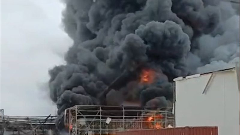 Heavy smoke engulfs Israel industrial site