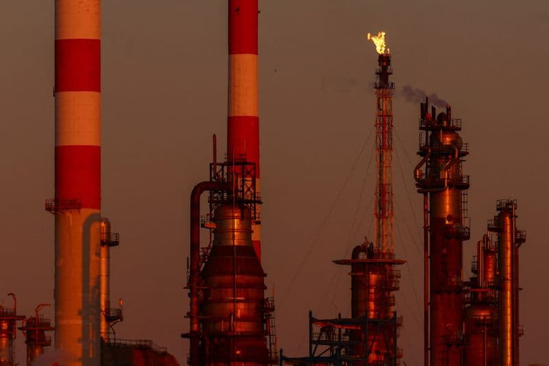 Oil prices to rise further on Monday as Mideast war