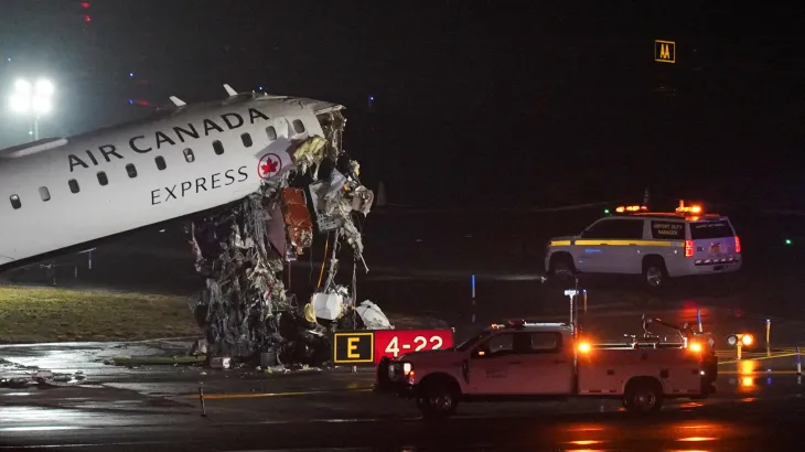 ‘Stop, stop, stop’: Moment Air Canada plane crashes into truck | Aviation ‘Stop, stop, stop’: Moment Air Canada plane crashes into truck | Aviation
