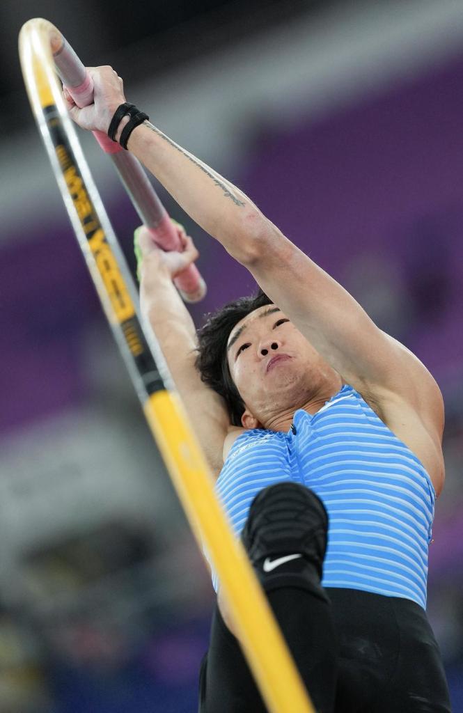 Li Chenyang breaks China’s national men’s pole vault record with 5.86m-Xinhua