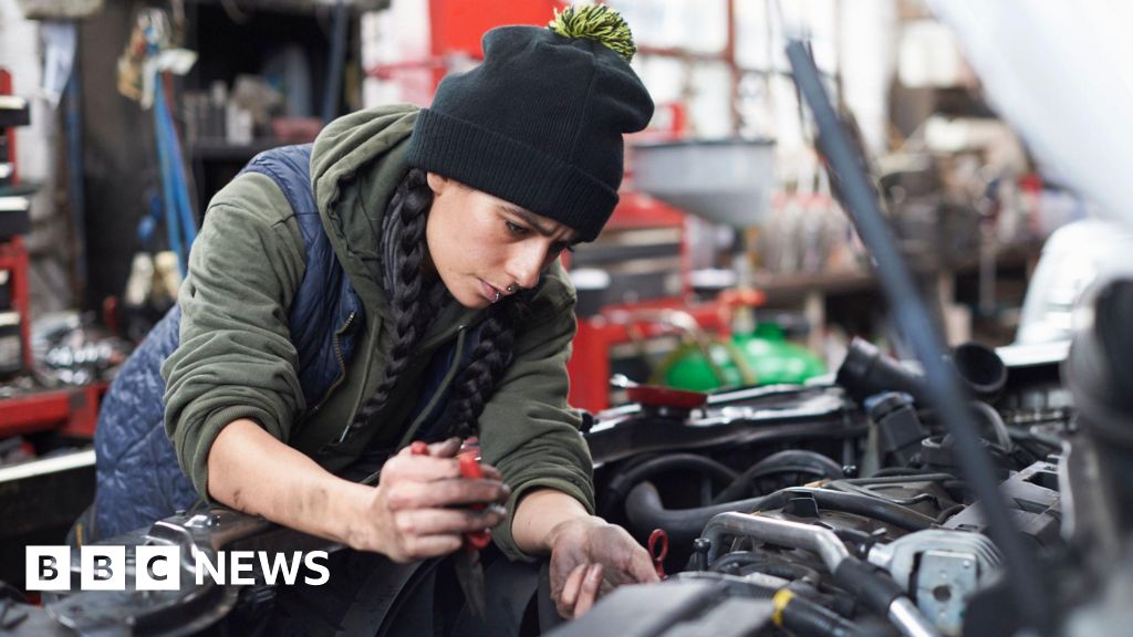 UK economy failed to grow in January, figures show – BBC