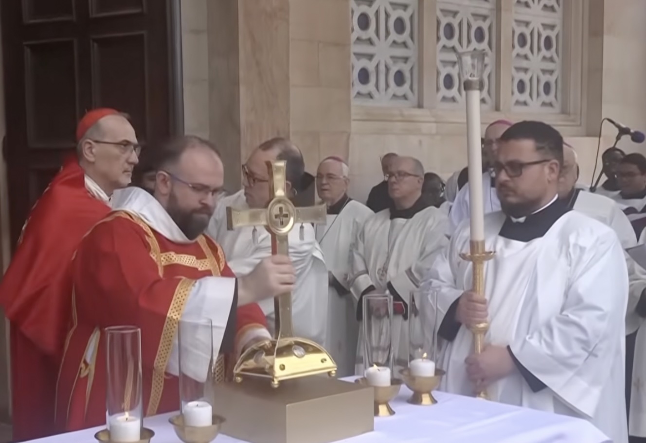 Israeli police block Catholic cardinal from church on Palm Sunday
