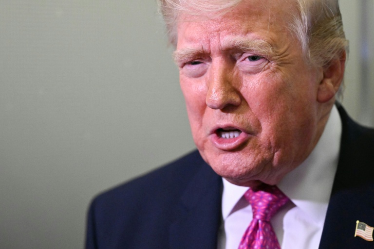 Oil rises on Trump’s Iran threats, stocks take cue on talks