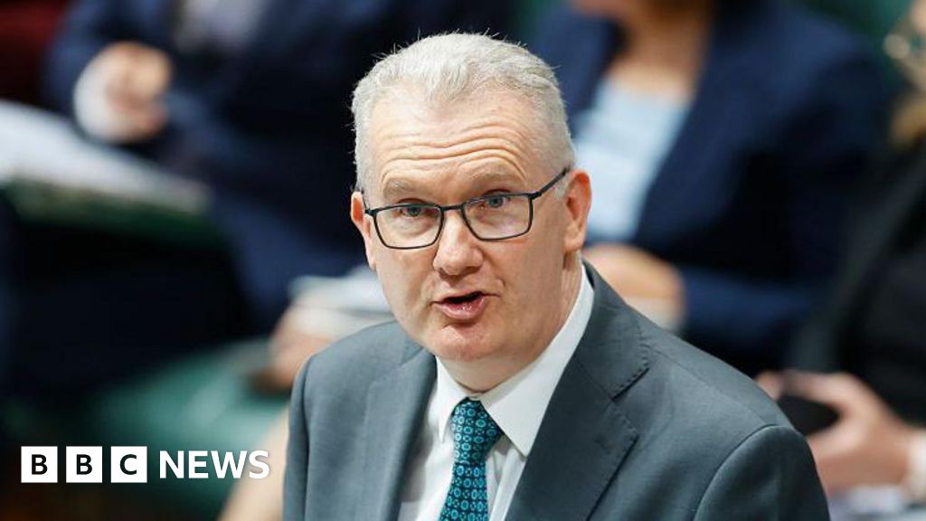 Australia bans Iranian tourists with valid visas for six months – BBC Australia bans Iranian tourists with valid visas for six months – BBC