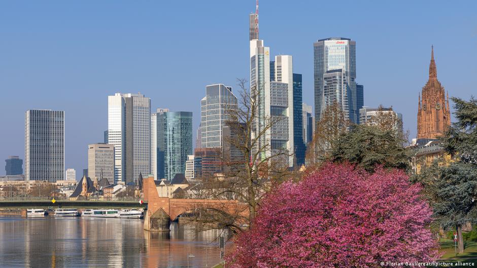 Asian markets tumble, but Europe, US rally on Trump optimism