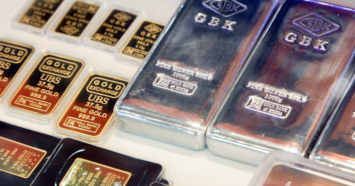 Gold Prices Fall Despite War as Investors Sell Safe Assets – 조선일보 Gold Prices Fall Despite War as Investors Sell Safe Assets – 조선일보